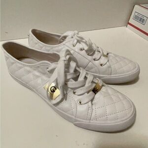 Guess beautiful new conditions white sneakers with gold logo